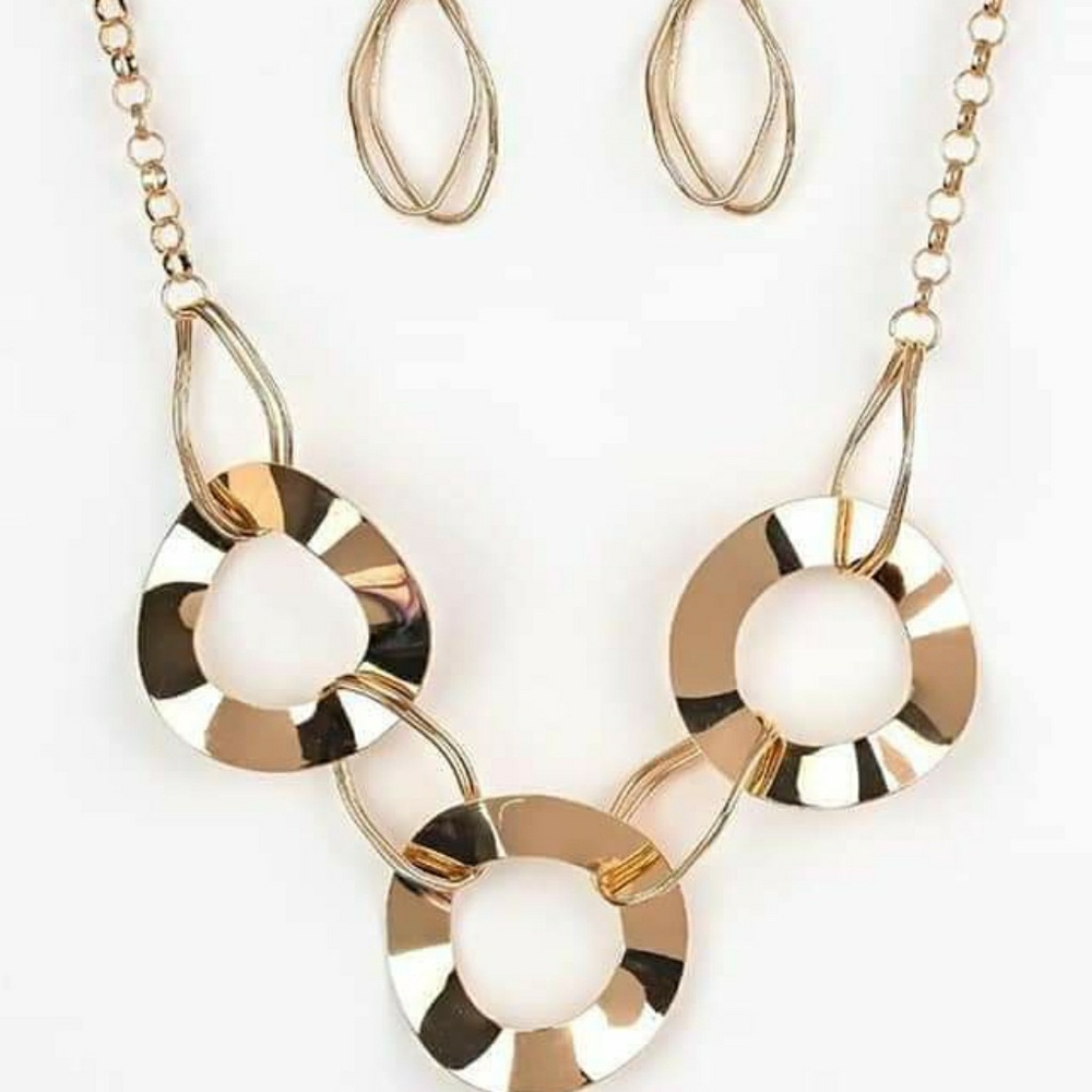Gold necklace set